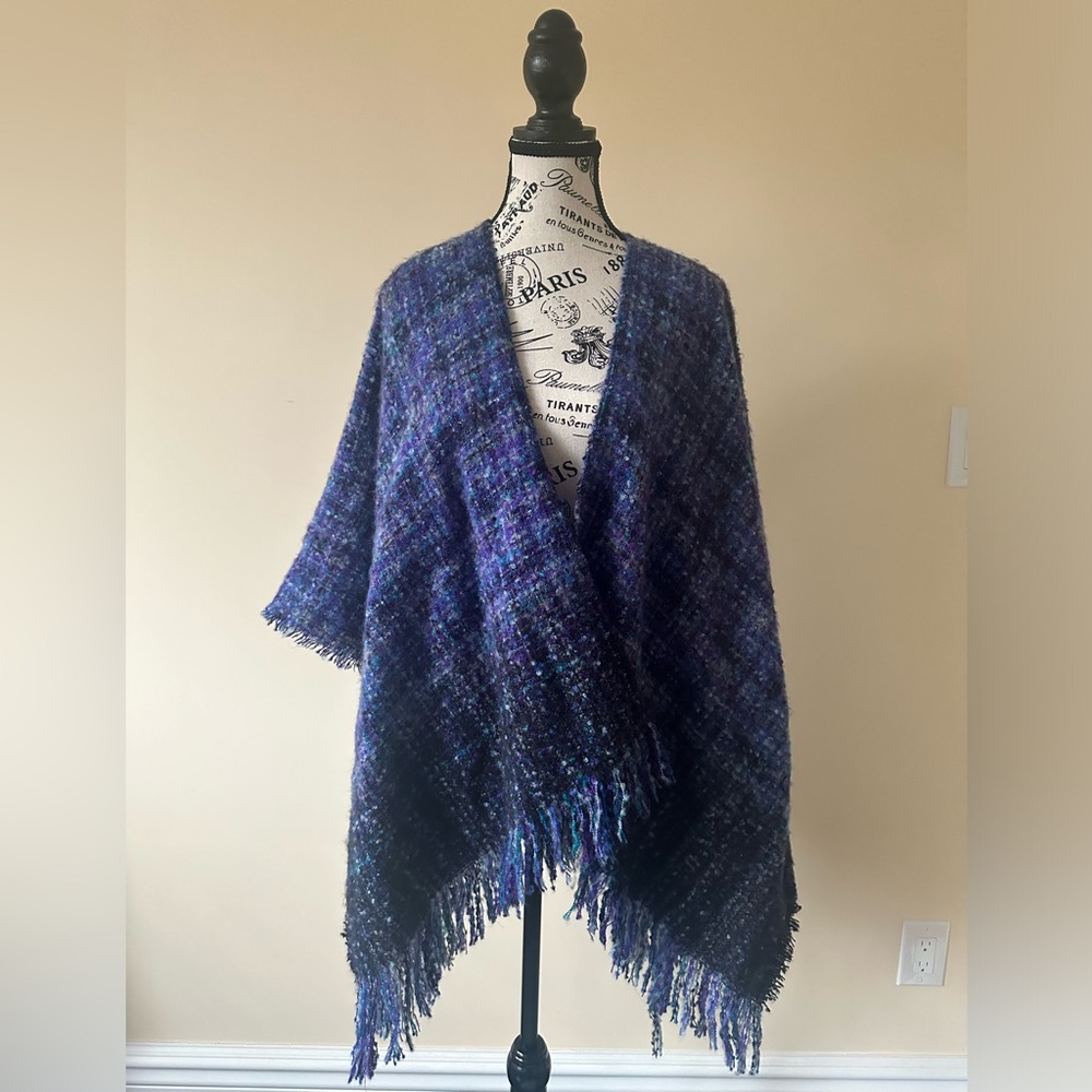 Cosy cape in the colours of The Highlands